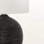 Lampe de table Reba en résine noire et ivoire / crème, H 16,2 po x l 9,23 po x P 9,23 po