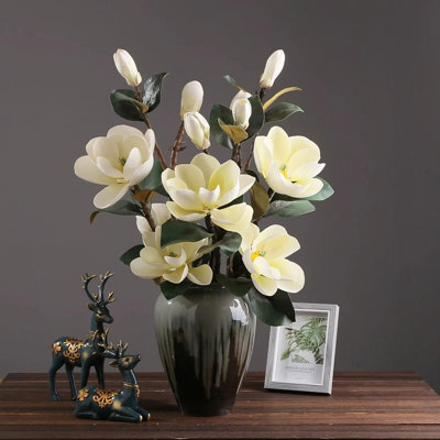 Décoration de fleurs simulées