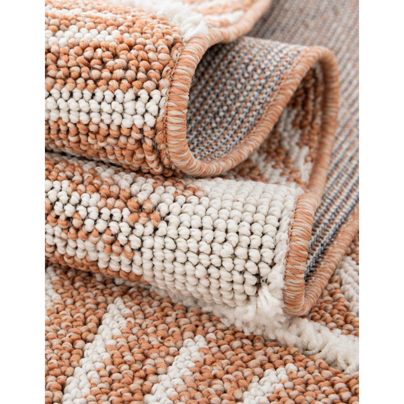 Jessilyn Geometric Machine Woven Polyester Area Rug in Rust/Red, Round 4'1"