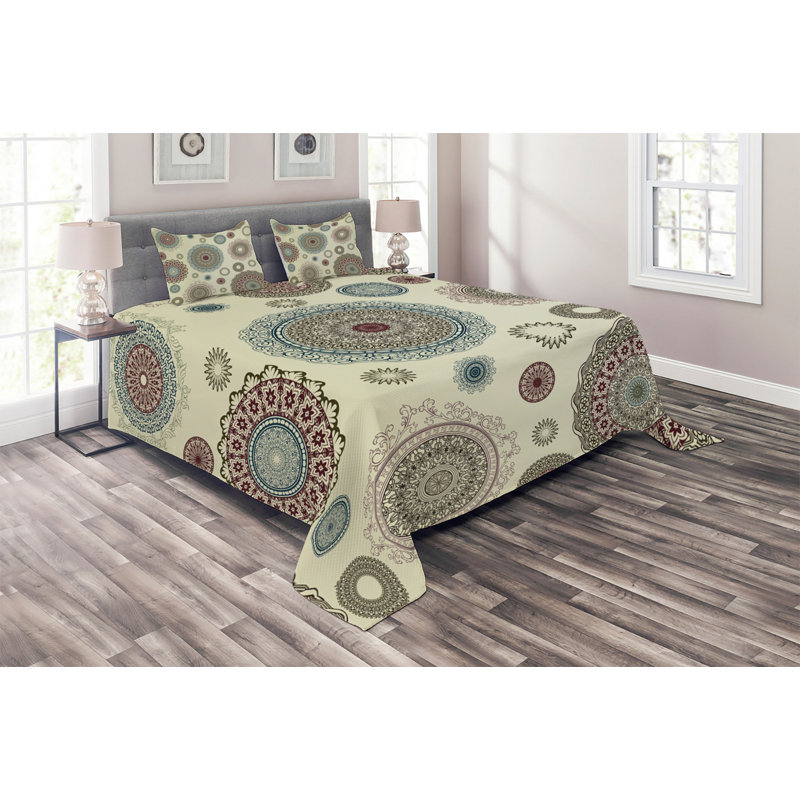 Traditional Polyester Ikat Coverlet, King Bedspread + 2 Shams