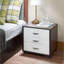 Chêne & amp; Table basse dorée avec base à barre transversale, plateau supérieur pour une fonctionnalité élégante dans le salon
