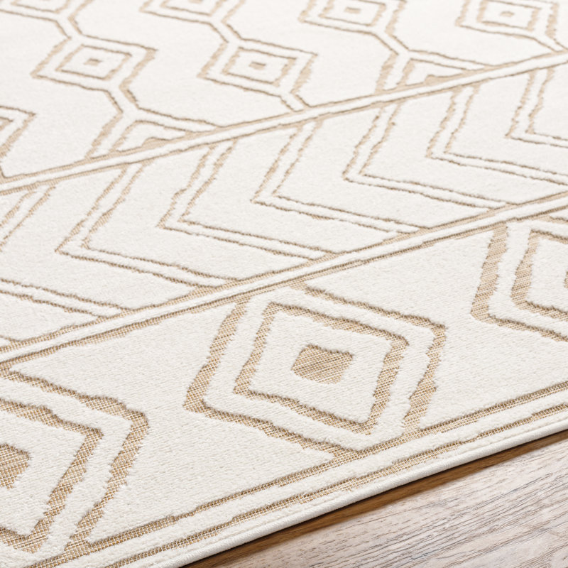 Tapis beige en polypropylène tissé à la machine Benge, Rectangle 5 pi 3 po x 7 pi 3 po