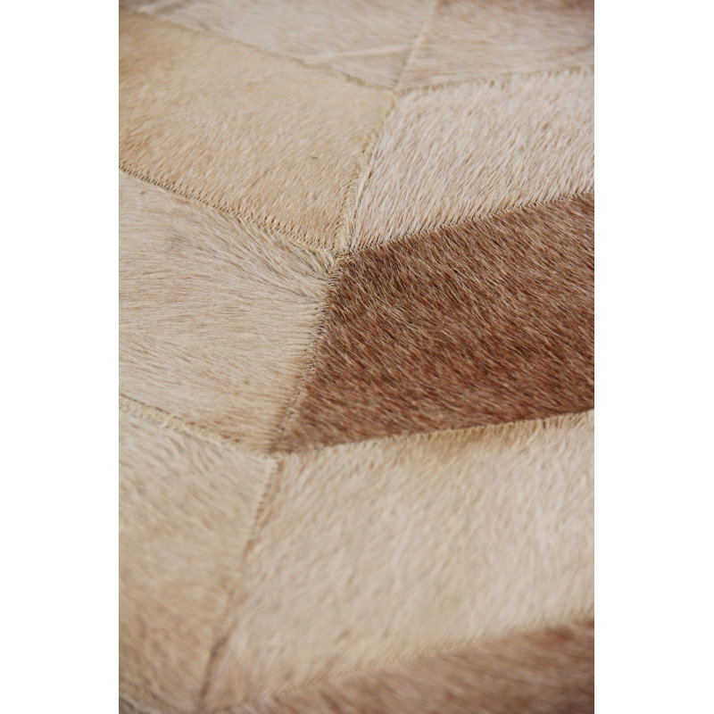 Natural Hide Cowhide Chevron Area Rug in Beige, Rectangle 8' x 11'