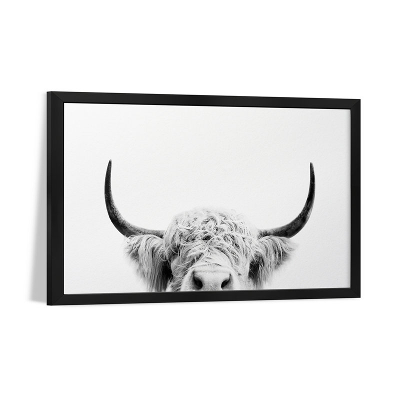 «Peeking Cow» en noir et blanc, affiche encadrée de qualité supérieure par Sissi & Seb, H 16 po x l 24 po