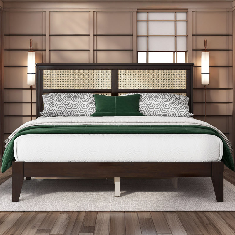 Lit plateforme contemporain en bois et rotin, Brun