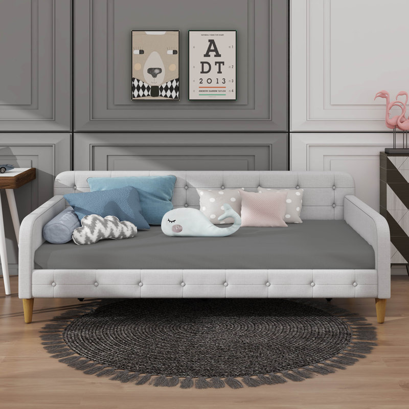 Lit de jour enveloppé dans un tissu d'ameublement et reposant sur des pieds robustes, Beige