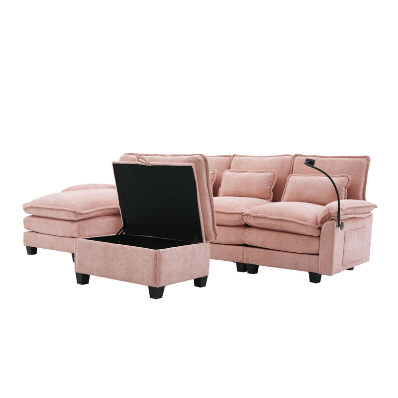 Canapé en forme de U segmenté avec tissu chenille doux, structure en bois robuste et charge intégrée pour un confort et une commodité modernes.