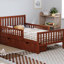 Lit plateforme simple en noyer avec garde-corps et deux tiroirs de rangement spacieux, conception simple pour le confort de la chambre à coucher, bois de pin massif léger, 8 supports en bois, option d'utilisation de l'espace