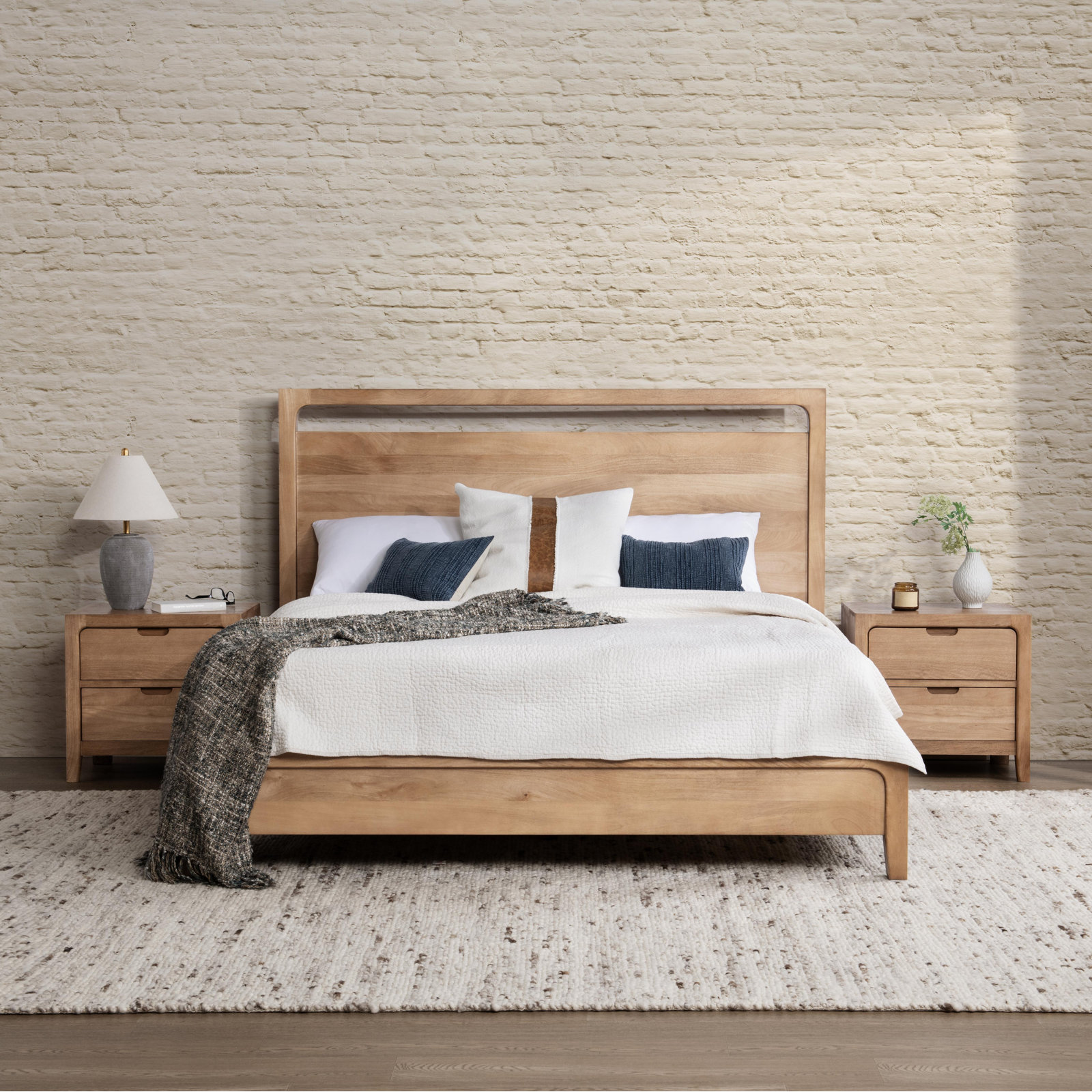 Laguna Solid Wood Bed, Queen