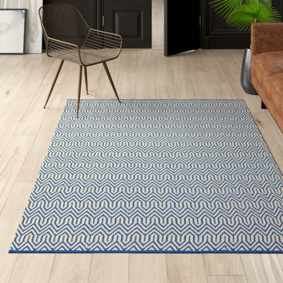 Tapis intérieur / extérieur à chevrons bleu tissé à plat