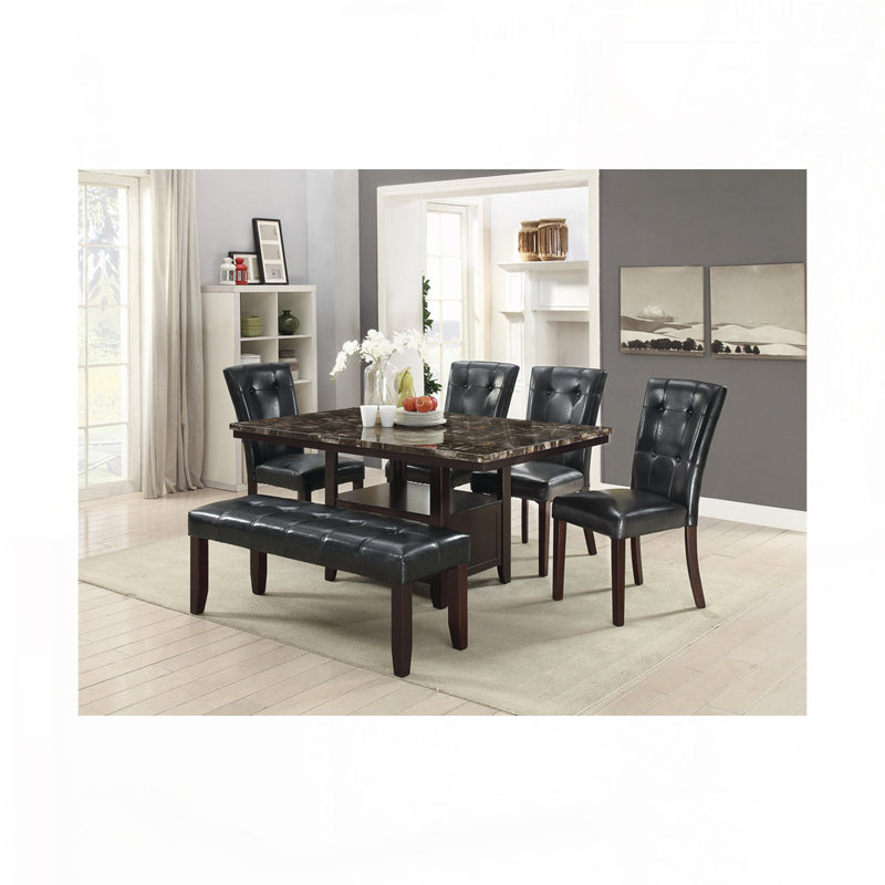 Chaises noires en similicuir
