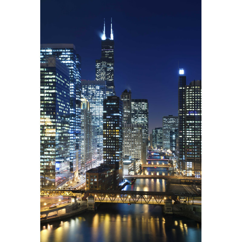 «Chicago at Night» par Rudybalasko - Photographie sur toile tendue, L 24 po x H 36 po