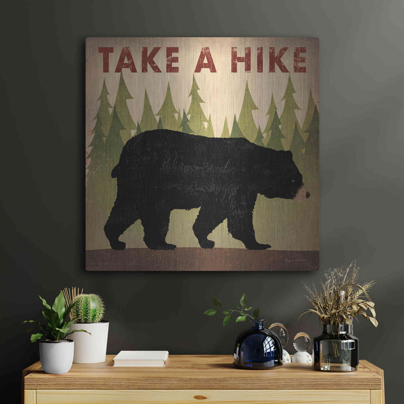 Luxe métallique «Take A Hike Black Bear» par Ryan Fo «Take A Hike Black Bear» par Ryan Fowler, H 24 po x l 24 po