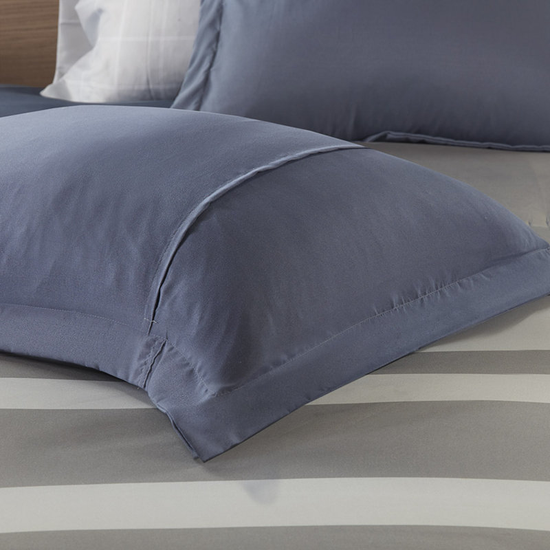 Ensemble d'édredon simple à rayures avec draps de lit chics pour la chambre à coucher