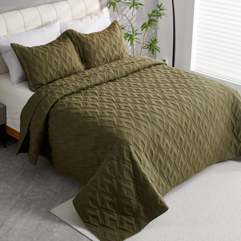 Microfiber Geometric Bedding Reversible Soft Quilt, King Quilt + 2 King Shams, Olive Green
