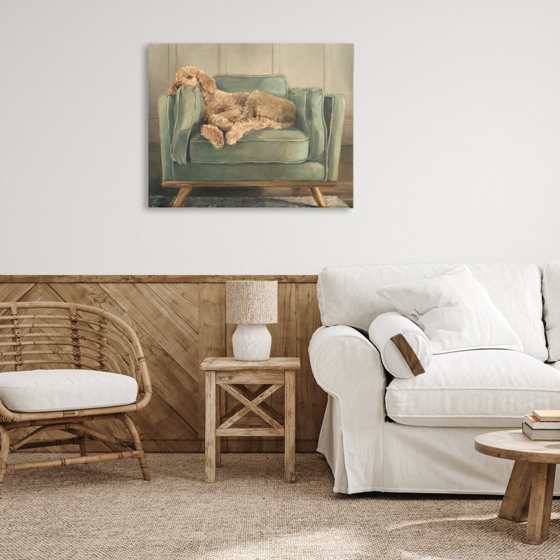 «Labradoodle Lounging on Canapé», art mural par Ethan Harper, H 30 po x l 40 po