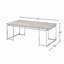 Table basse rectangulaire avec base luge en métal, avec un plateau en placage de chêne naturel et une finition chromée pour un look contemporain et sophistiqué