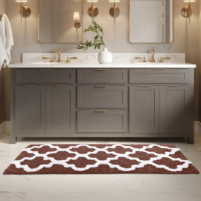 Tapis de salle de bain en coton 24 po x 60 po avec motif de treillis et base antidérapante Freida - lavable à la machine