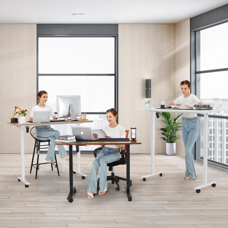 Bureau debout à hauteur réglable électrique 62,98 po avec 4 roulettes et stations de charge, 2 crochets, grand tapis de souris