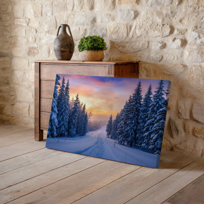 Reproduction d'art sur toile, "Un paysage d'hiver serein avec un chemin recouvert de neige"