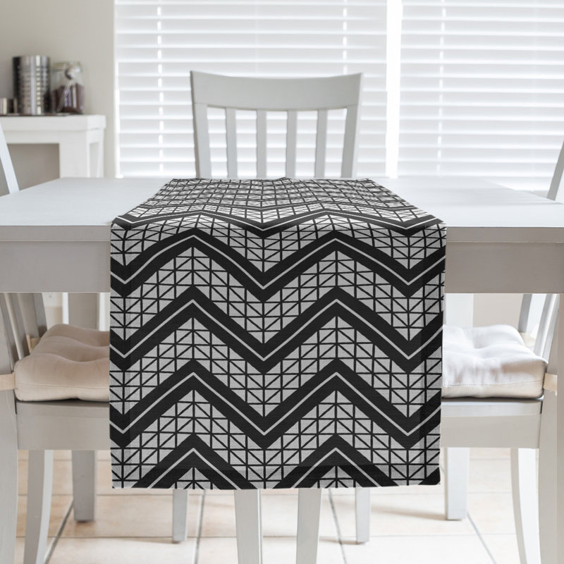 Chemin de table à chevrons à la main classic Stephenie, 16 po x 90 po, Noir / crème