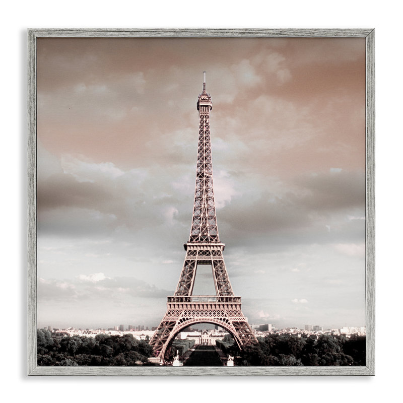 Vue orageuse de la Tour Eiffel, estampe numérique par Danita Delimont, H 24 po x l 24 po, Estampe numérique Farmhouse