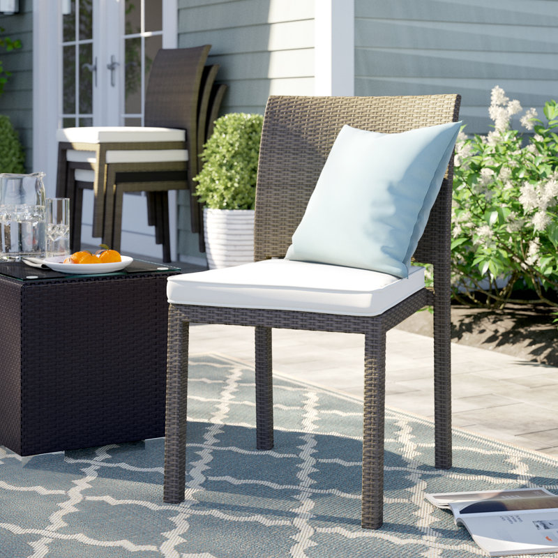 Chaise de patio empilable avec coussin