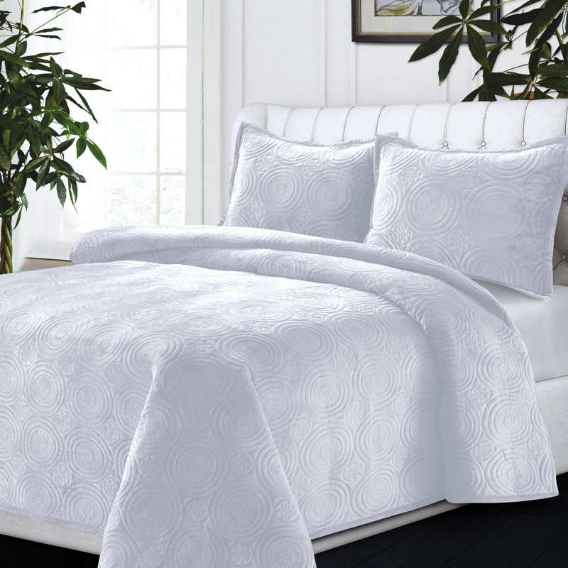 Capri Velvet Quilt, Twin Quilt + 1 Standard Sham, White