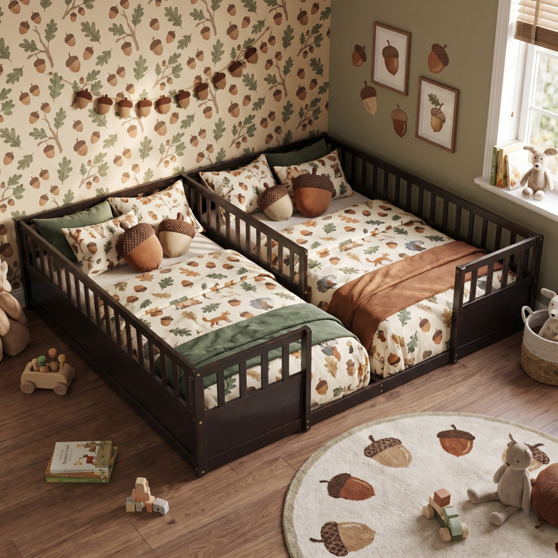 Lit double simple en pin massif avec plancher, finition peinte expresso, barrières de sécurité semi-fermées et entrée ouverte, plateforme de couchage basse partagée pour enfants