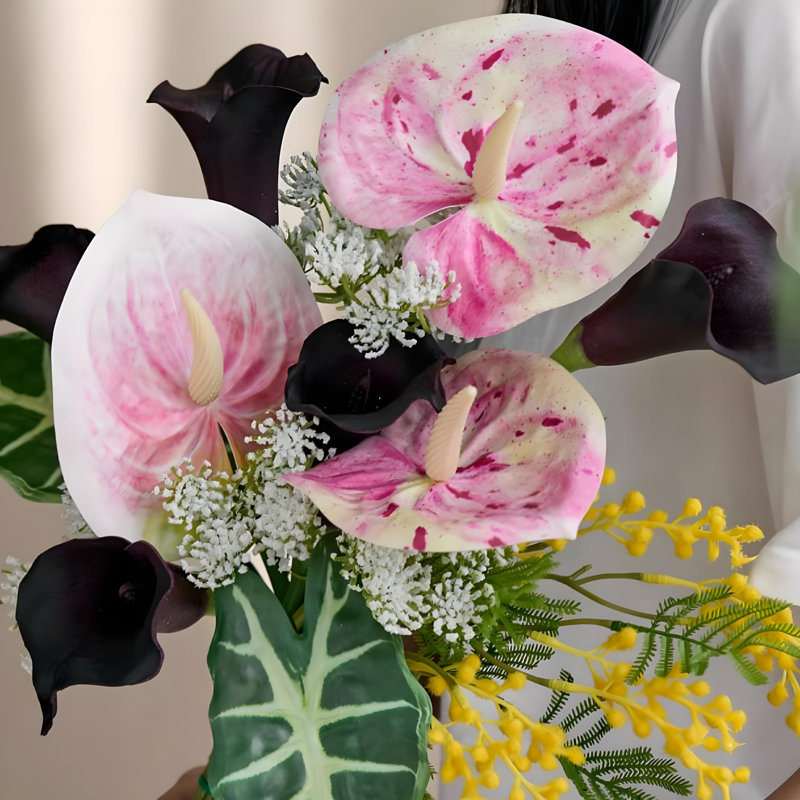 Ornements de fleurs simulées