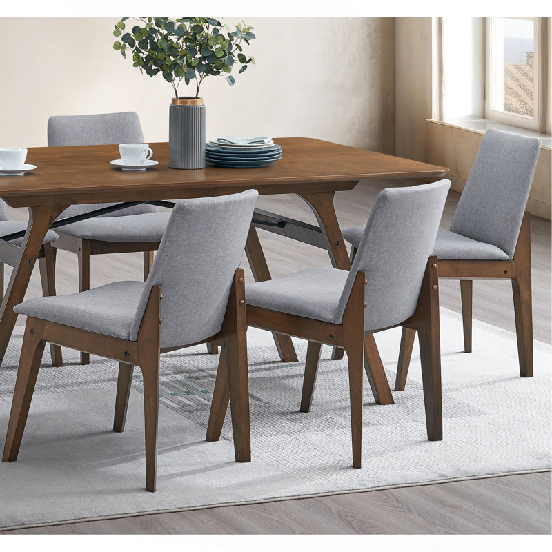 Table de salle à manger et chaises rembourrées