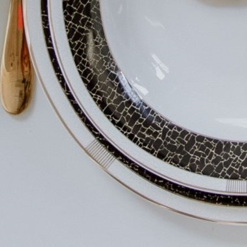 Soupière en porcelaine tendre Normand