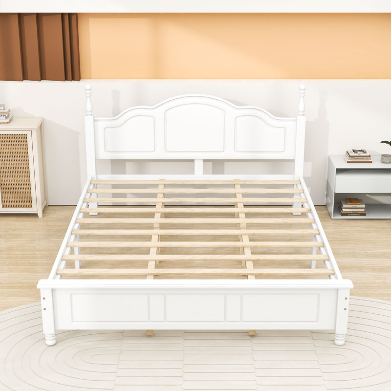 Très grand lit plateforme en bois avec tête de lit et lattes robustes, White
