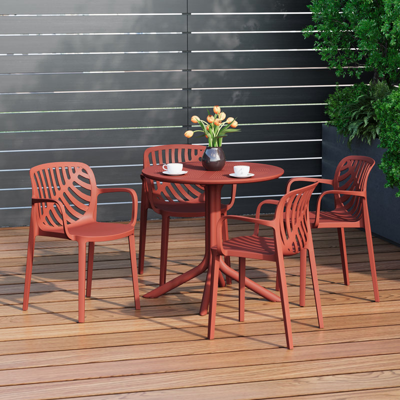4-Person Outdoor Round Dining Set, Red