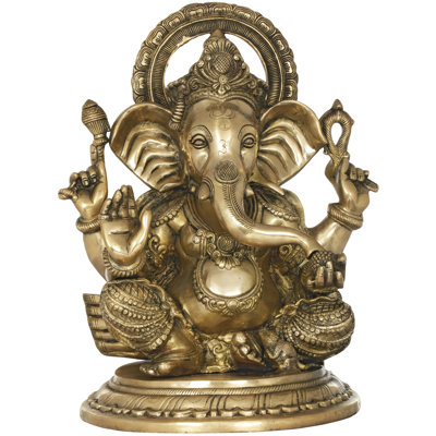 Ganesha avec de grandes oreilles accordant l'abhaya