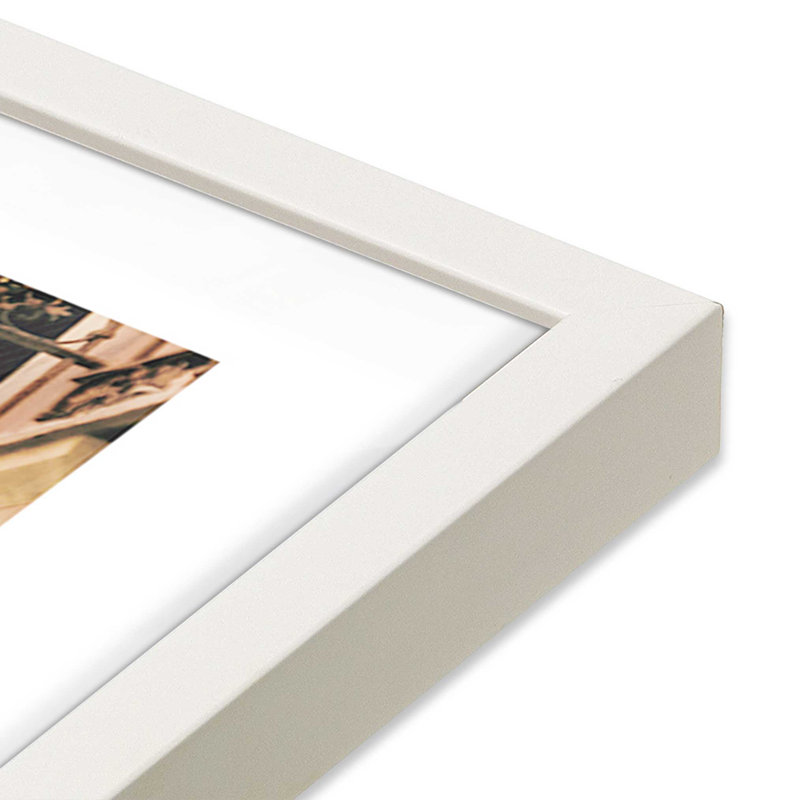 Alleyway Allure Print, Cadre opaque blanc, H 25 po x l 37 po x P 1,25 po