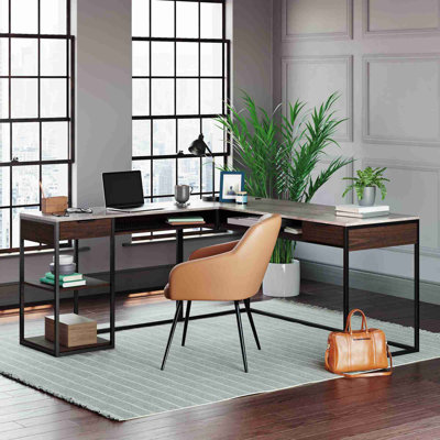 Bureau en L avec bibliothèque à cinq tablettes
