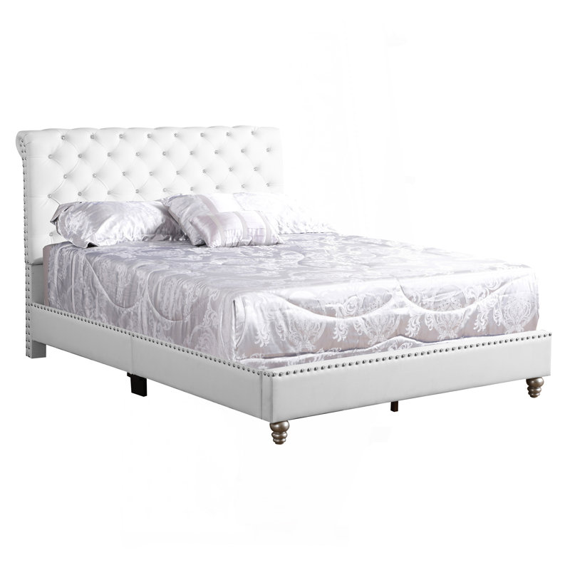 Élégant grand lit transitionnel blanc pour plus de confort