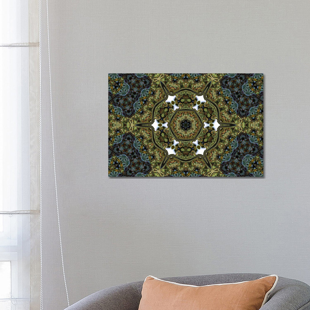 Cannabis Kaleidoscope II von Naum Dorkhman - Galerie-umwickelte Leinwand Giclée auf Leinwand