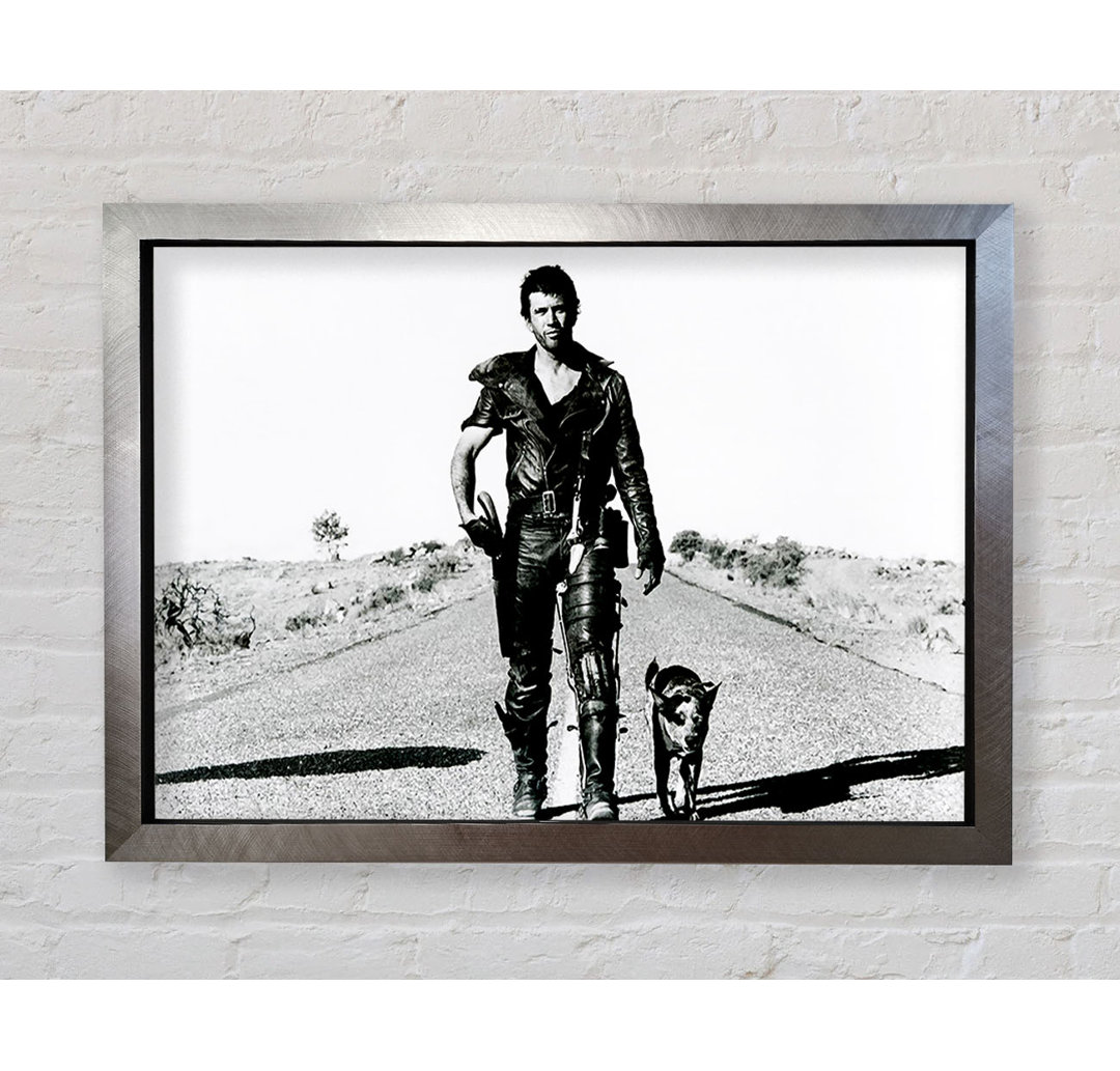 Mad Max Highway Walk With Dog - Einzelner Bilderrahmen Kunstdrucke