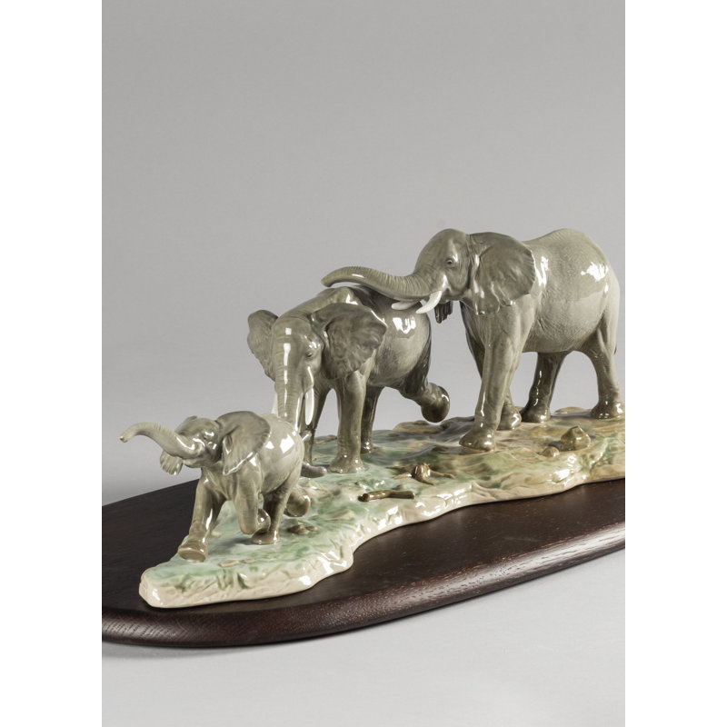 Figurine des éléphants « nous suivons vos marches »