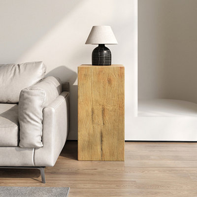 Table de bout MGO à colonne carrée aspect bois, H33,75 po, finition vieillie d'aspect bois, se mélange à différentes hauteurs, pour une utilisation à l'intérieur ou à l'extérieur