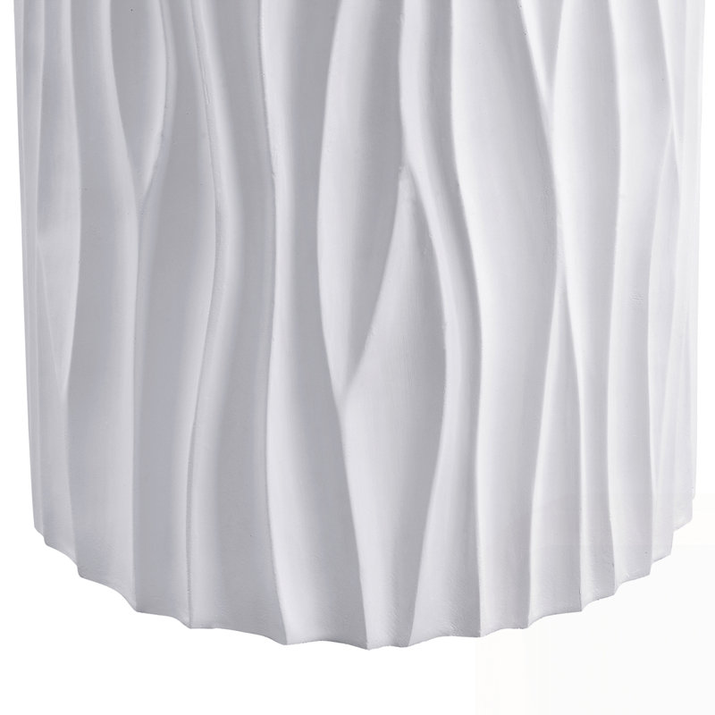 Table basse d'extérieur moderne avec motif cannelé ondulé