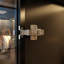 Armoire Maudena avec porte en verre et lumière DEL-533869817