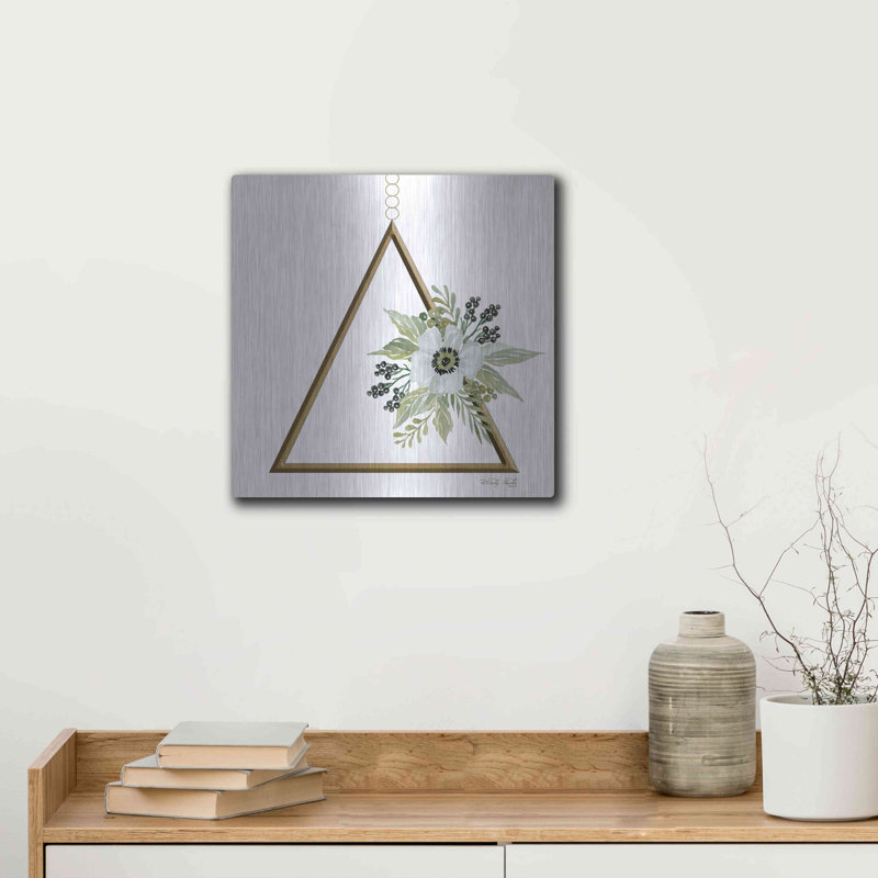 "Triangle géométrique discret floral II" par Cindy Jacobs, H 12 po x l 12 po