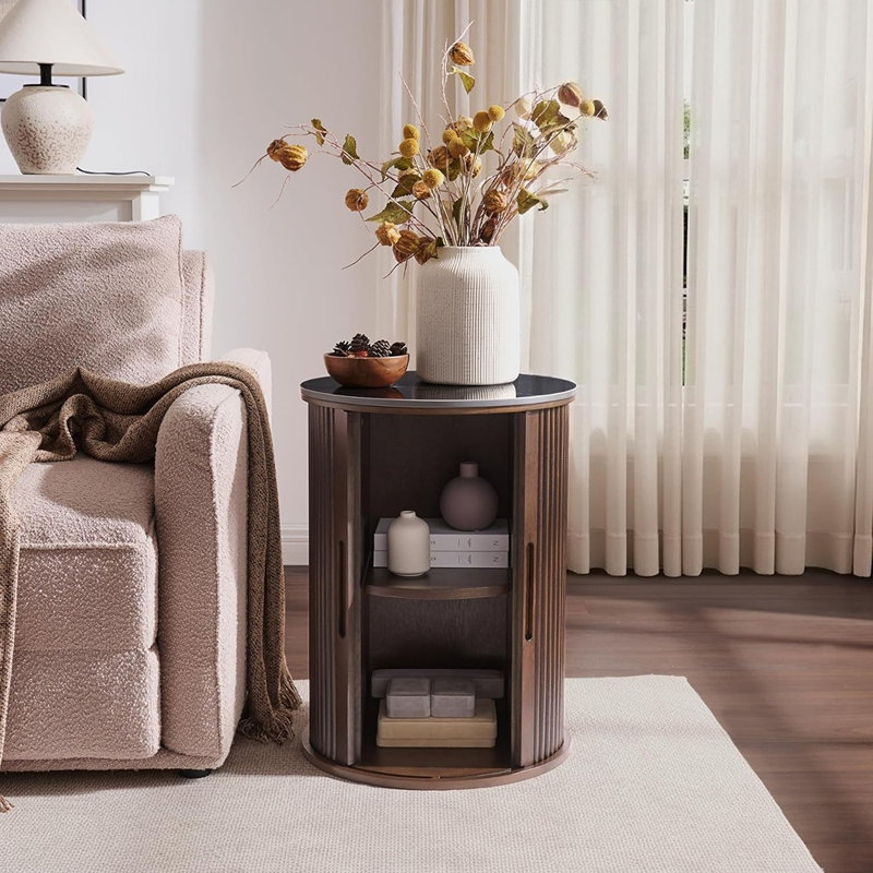 Table d'appoint ronde cannelée, table de bout à plateau en faux marbre noir avec rangement, table de chevet moderne de style Mid-Century pour la chambre à coucher et le salon, noyer