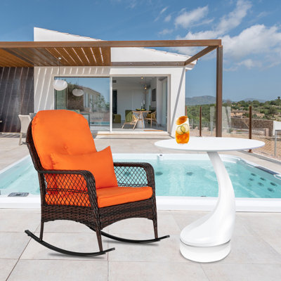 Chaise berçante d'extérieur en osier Ashawnti