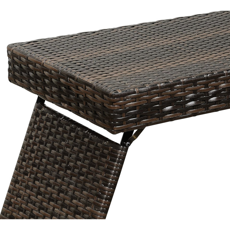 Table brune légère avec design américain, pieds pliables, surface facile à nettoyer, 23,5 po de profondeur, idéale pour les terrasses