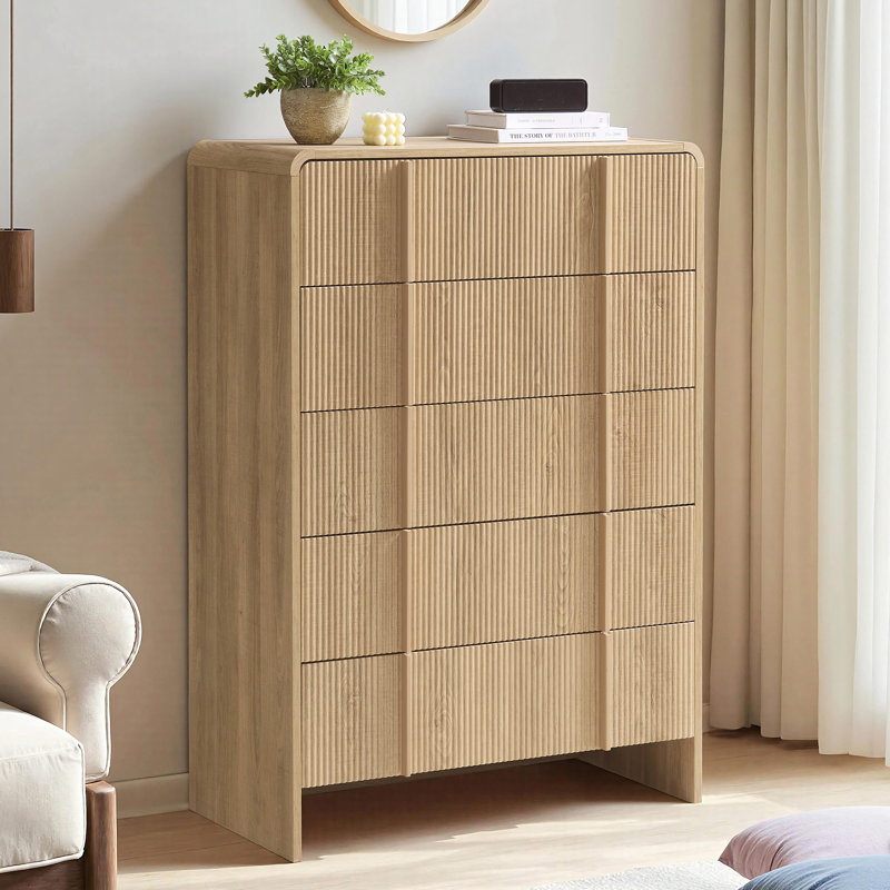 Commode haute à 5 tiroirs Rilton avec façade à persiennes, commode de rangement verticale pour chambre à coucher, aspect bois naturel