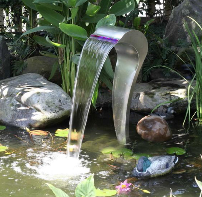 Caractéristique d’eau de piscine en acier inoxydable avec éclairage Cobra